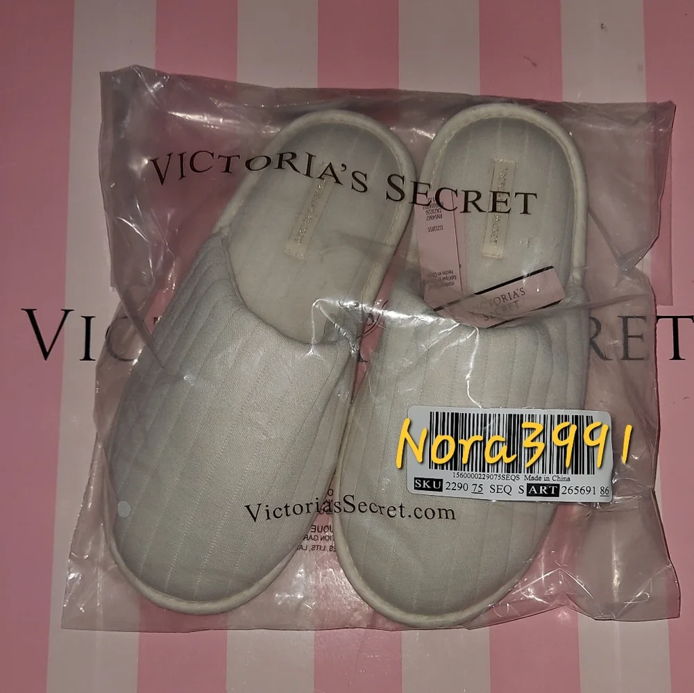 Victoria secret Slide size Medium NWT - Picture 2 of 8